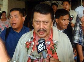 Estrada visits Zamboanga to stump for party